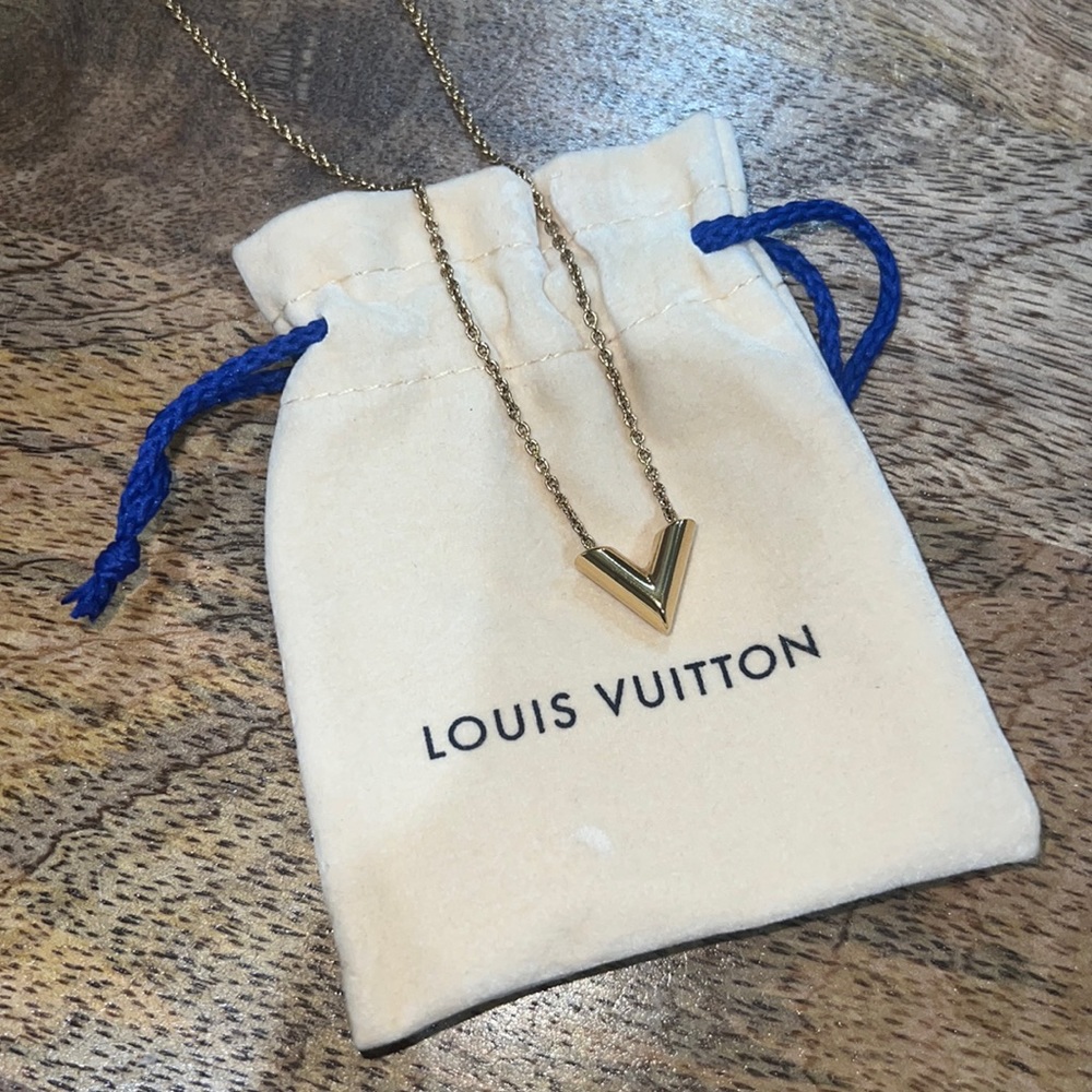 Louis Vuitton Essential V Necklace